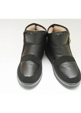 Женские короткие ботинки на молнии