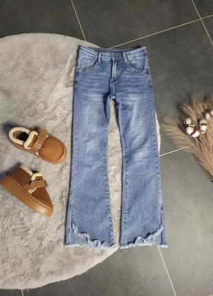 Стильні flare jeans кльош від коліна
