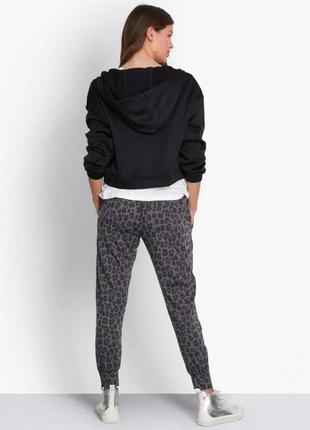 Классные стильные женские брюки джоггеры