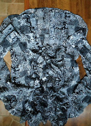 Шикарна блуза з жабо.