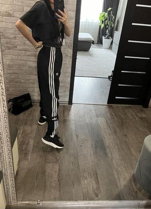 Спортивные штаны adidas