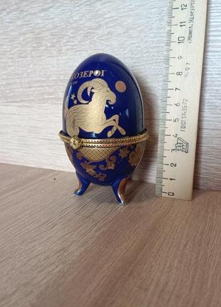 Шкатулки для ювелирных украшений, сундучки для драгоценностей или денег.