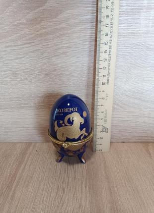 Шкатулки для ювелирных украшений, сундучки для драгоценностей или денег.