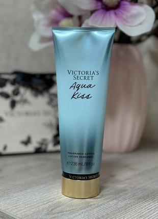 Парфюмированный увлажняющий лосьон victorias secret.