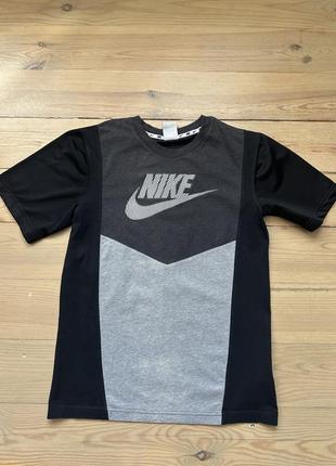 Чоловіча футболка nike nsw hybrid