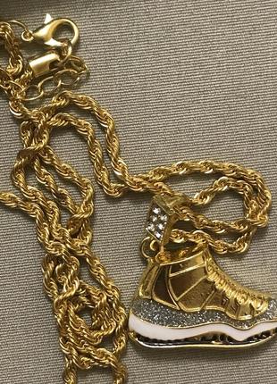 Массивная цепочка с подвеской