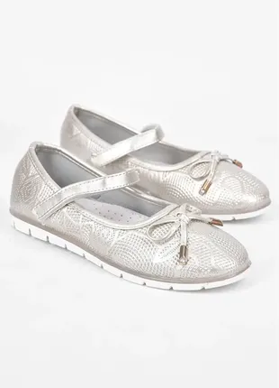Блестящие туфли балетки с перфорацией с бантом