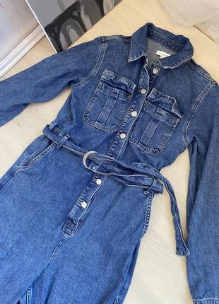 Актуальный джинсовый комбинезон, с карманами, с поясом, стильный, базовый, модный, трендовый4 фото