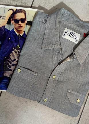Чоловіча модна тініска levi's у сірому кольорі в смужку розмір l