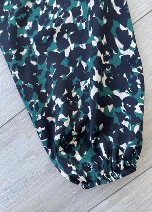 Зеленая блузка в леопардовый принт4 фото