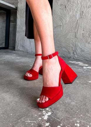 Красные женские босоножки на каблуке каблуке из натуральной замши замшевые босоножки на каблуке1 фото