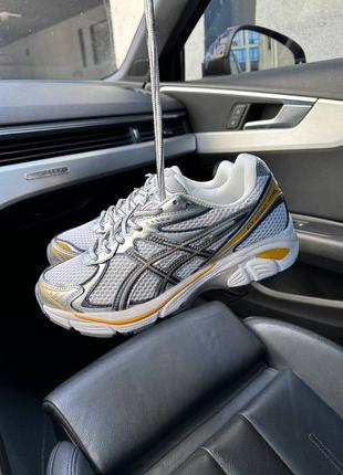 Кроссовки в стиле asics