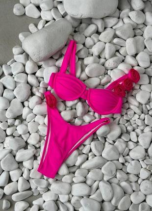 Трендовый купальник с объемным цветком ярко розового цвета6 фото