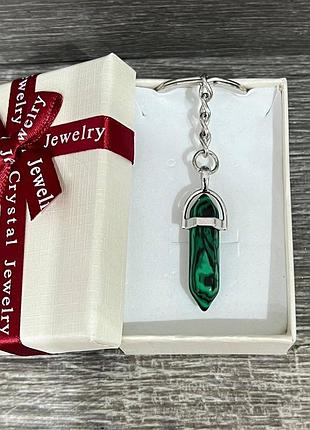 Подвеска с натуральным камнем малахит - кулон в виде кристалла шестигранника на брелке в подарочной коробочке