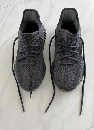 Продам кросівки adidas yeezy