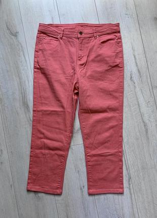 Рожеві бриджі