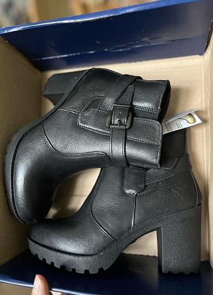 Демісезонні ботинки сапожки