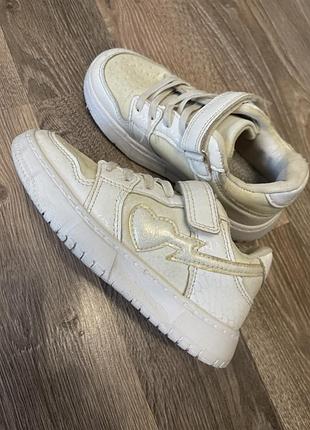 Кросівки білі 3