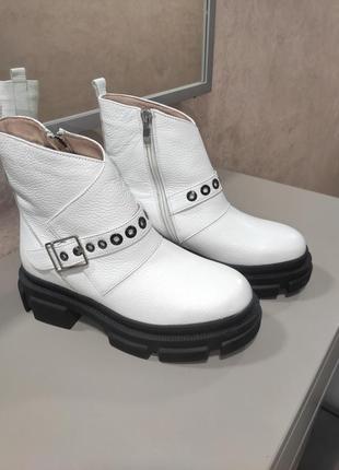 Ботинки женские зимние, кожа