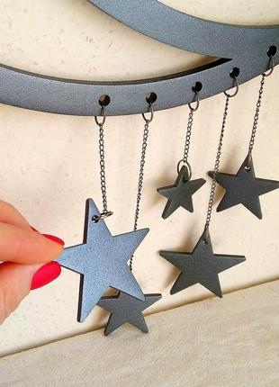 Настенный декор луна с подвесными звездами из дерева в серебянном цвете