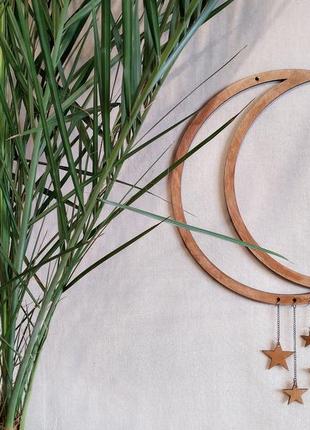 Настенный декор луна с подвесными звездами из дерева в серебянном цвете
