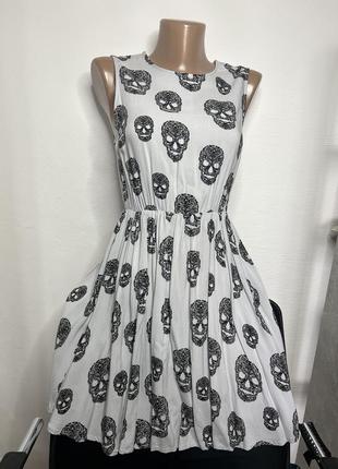 Неймовірно легка сукня з черепами від h&m з віскози 🖤 світло-сірий сарафан череп
