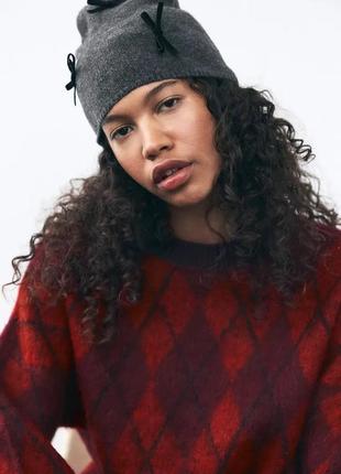 Трикотажная шапка с бантами