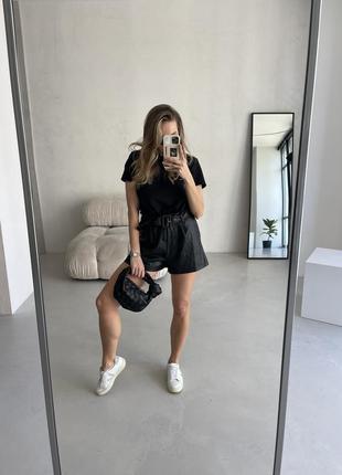 Кожаные шорты