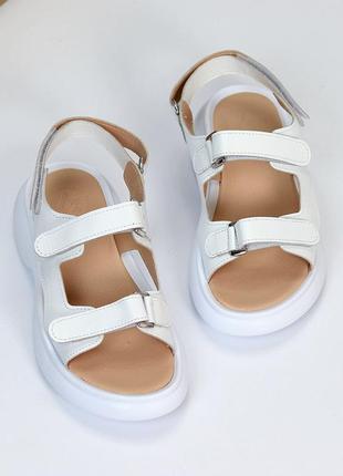 Білі жіночі босоніжки сандалі на липучках з натуральної шкіри шкіряні босоніжки сандалі на липучках4 фото