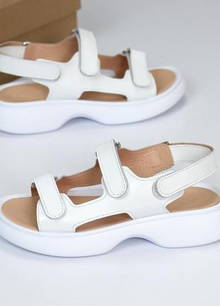 Білі жіночі босоніжки сандалі на липучках з натуральної шкіри шкіряні босоніжки сандалі на липучках10 фото