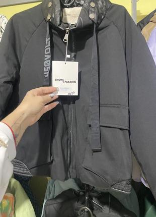 Куртка демісизонна жіноча чорна