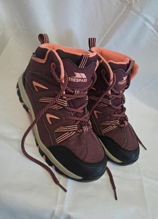 Водостойкие трекинговые ботинки