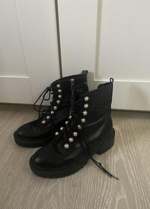Чоботи stradivarius