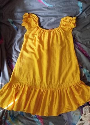 Яркое желтое платье