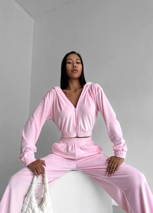 Зручні костюми з велюру