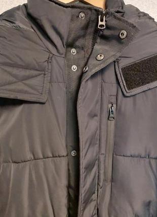 Брендовая молодежная куртка colin's с капюшоном.