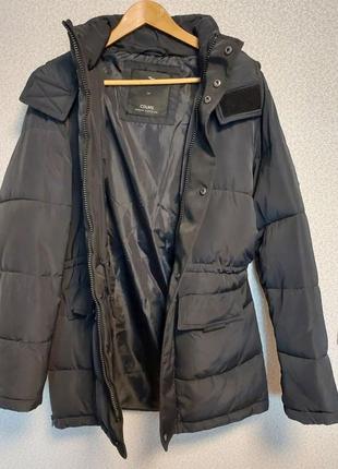 Брендовая молодежная куртка colin's с капюшоном.