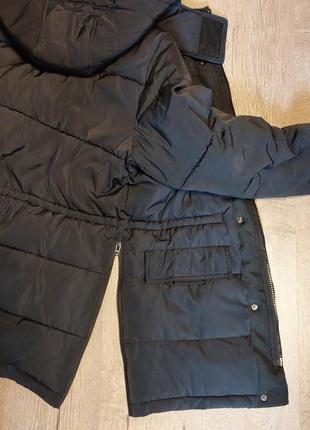 Брендовая молодежная куртка colin's с капюшоном.