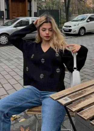 Светр вишитий бісером око