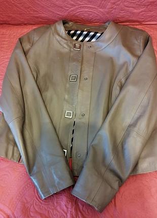 Шкіряна жіноча куртка