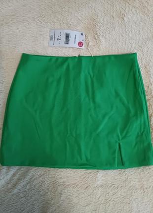 Міні спідниця з розрізом на ніжці