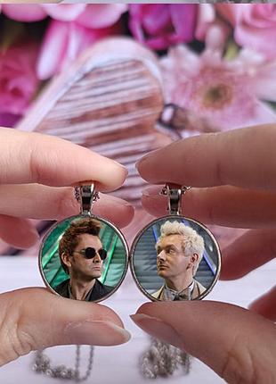 Парні кулони азірафель та кроулі з серіалу добрі передвісники 2