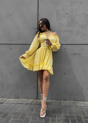 Сукня коротка муслінова однотонна на довгий рукав зі спущеними плечима якісна стильна трендова жовта2 фото