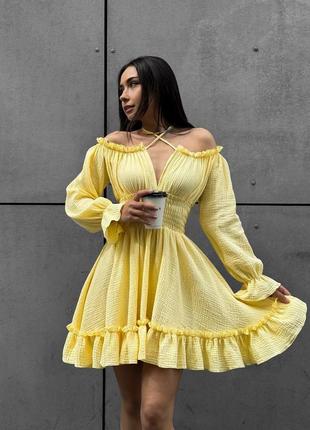 Сукня коротка муслінова однотонна на довгий рукав зі спущеними плечима якісна стильна трендова жовта1 фото
