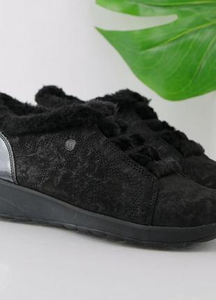 Легкі теплі чобітки кросівочки bzees