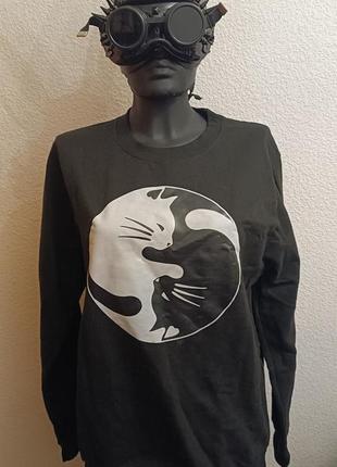 Лонгслив с принтом котиков инь-янь