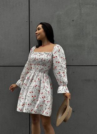 Платье муслиновое белое короткое с цветочным принтом на длинный рукав стильная трендовая