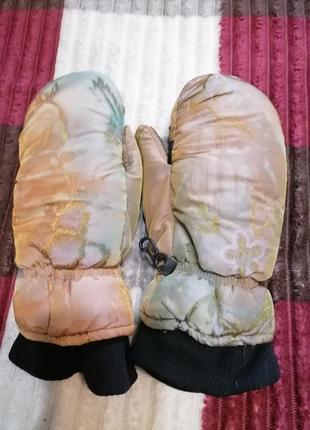 Тепленькие женские варежки