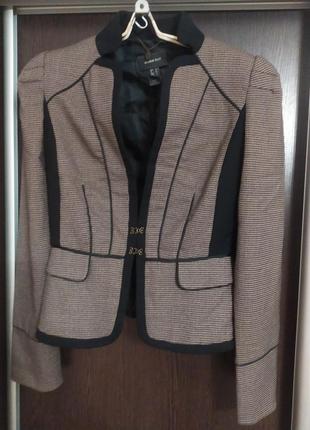 Базовий жіночий піджак від mango