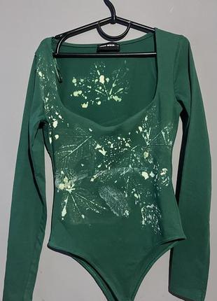 Зеленый боди в листочке